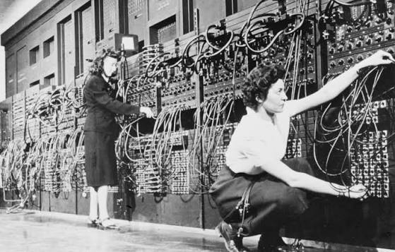 Marlyn Wescoff (left) and Ruth Lichterman programming the ENIAC computer