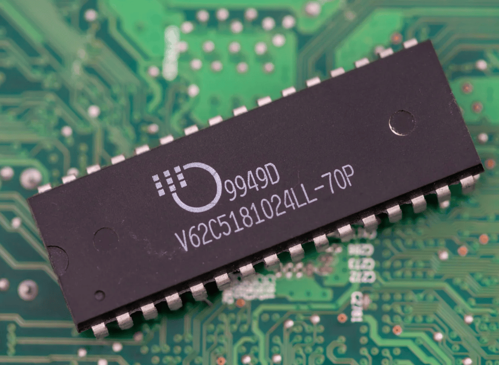 Photo of an SRAM integrated circuit.