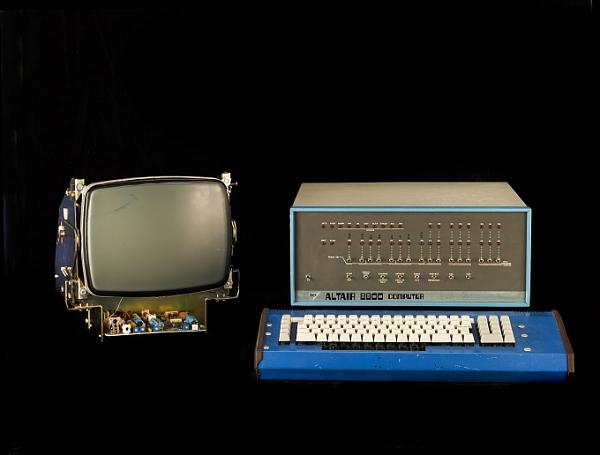 Photo of the Altair 8800 computer built from a kit made by MTS.